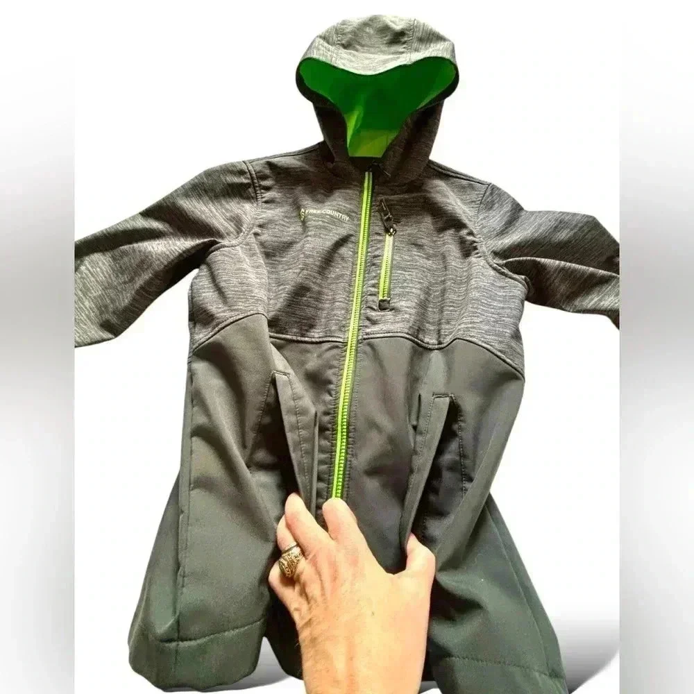 NWOT Free Country Boy’s Sz 14-16 Black&Neon Jacket. 15% dsct w 2+ bndle.